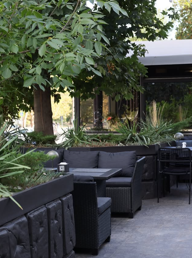 Cină la Garden Lounge